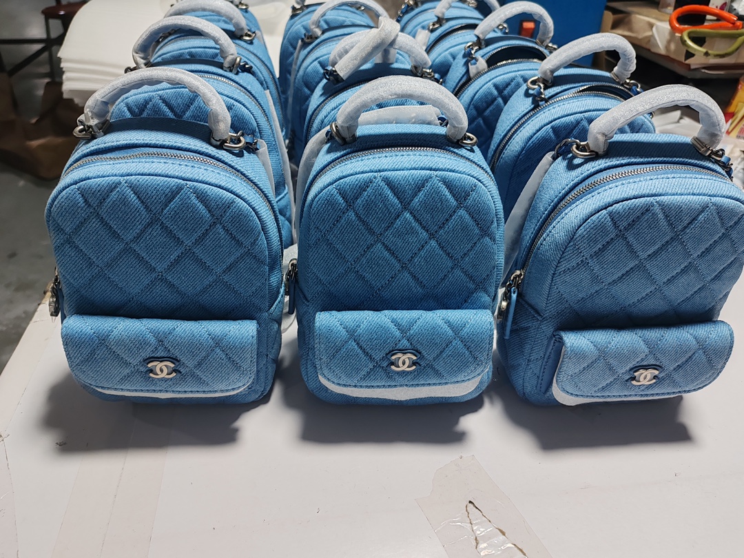 Chanel 25C Mini Denim Backpack, Chic and Versatile Handbag 2 i1742818043 9654 6