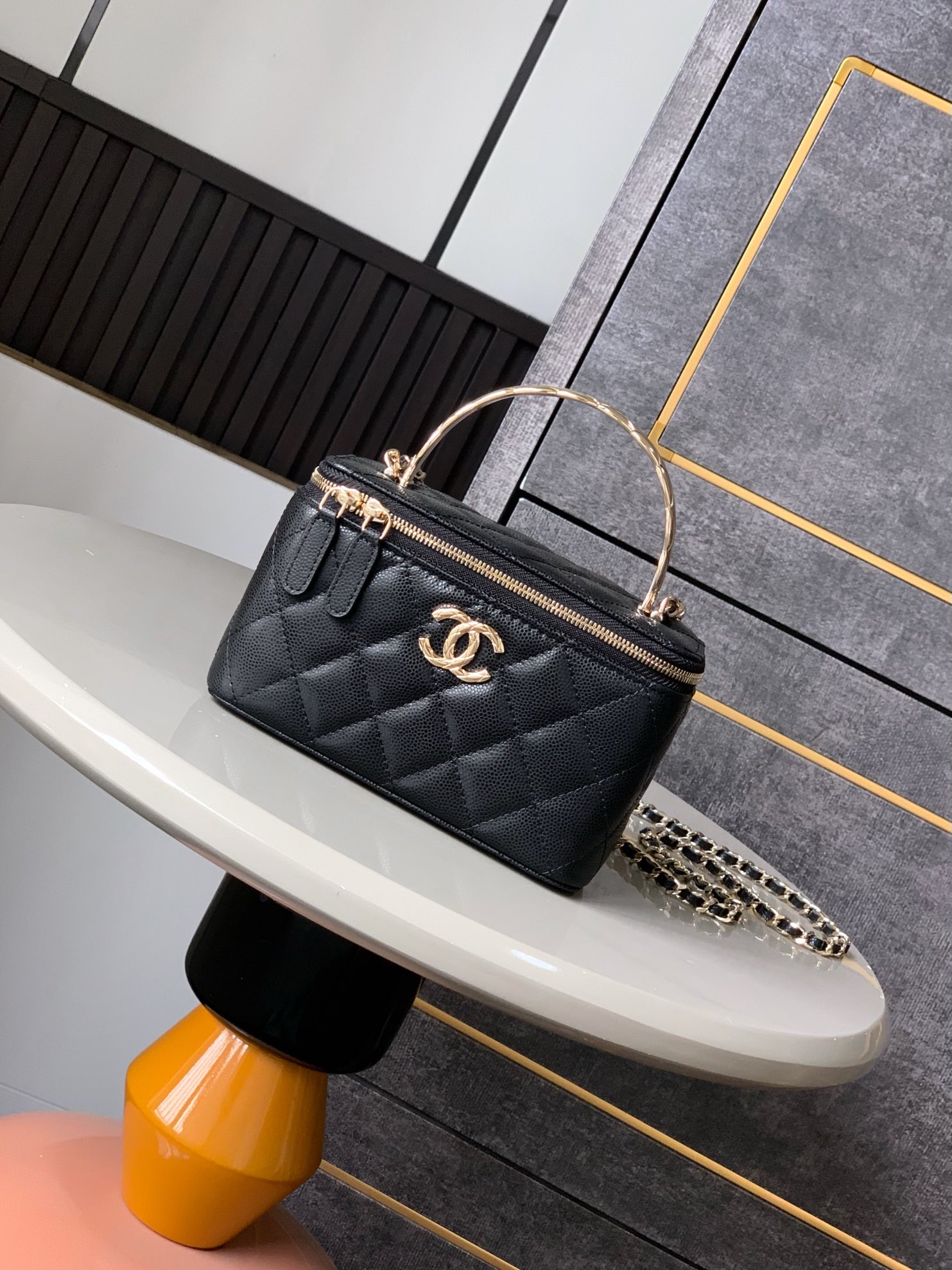 Chanel 25S Quilted Box Bag with Brass Handle & Mirror - Stylish & Functional