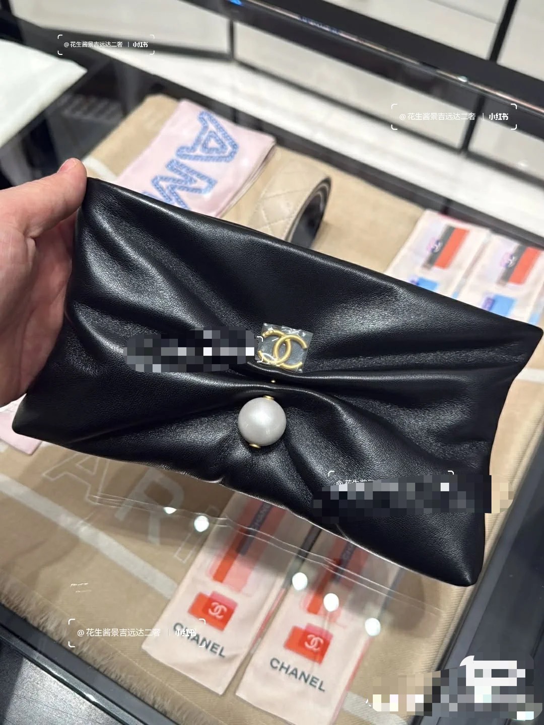 [Chanel Women