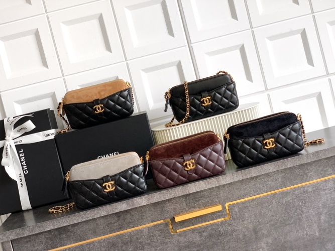 Chanel 25A Suede & Leather Flap Bag with Chain - Compact & Chic 1 Chanel 25A Suede & Leather Flap Bag with Chain - Compact & Chic