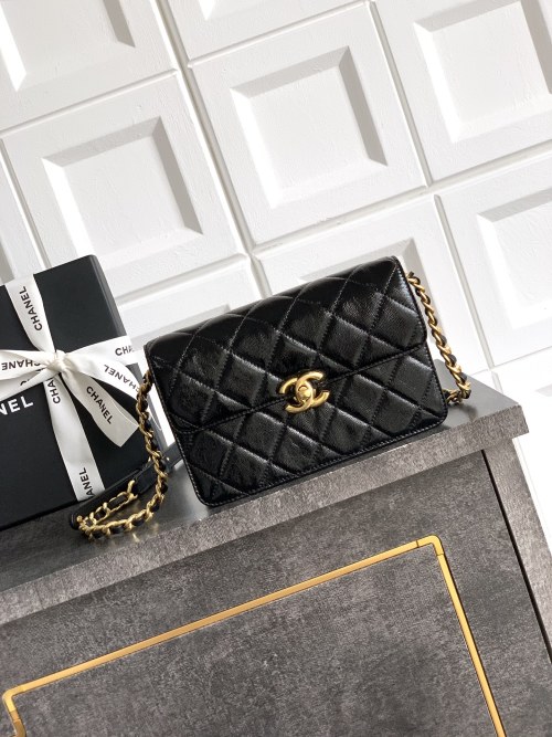 Chanel 25A Black Quilted Flap Bag Lambskin Leather with Chain, 19.5 x 12 cm 1 Chanel 25A Black Quilted Flap Bag Lambskin Leather with Chain, 19.5 x 12 cm