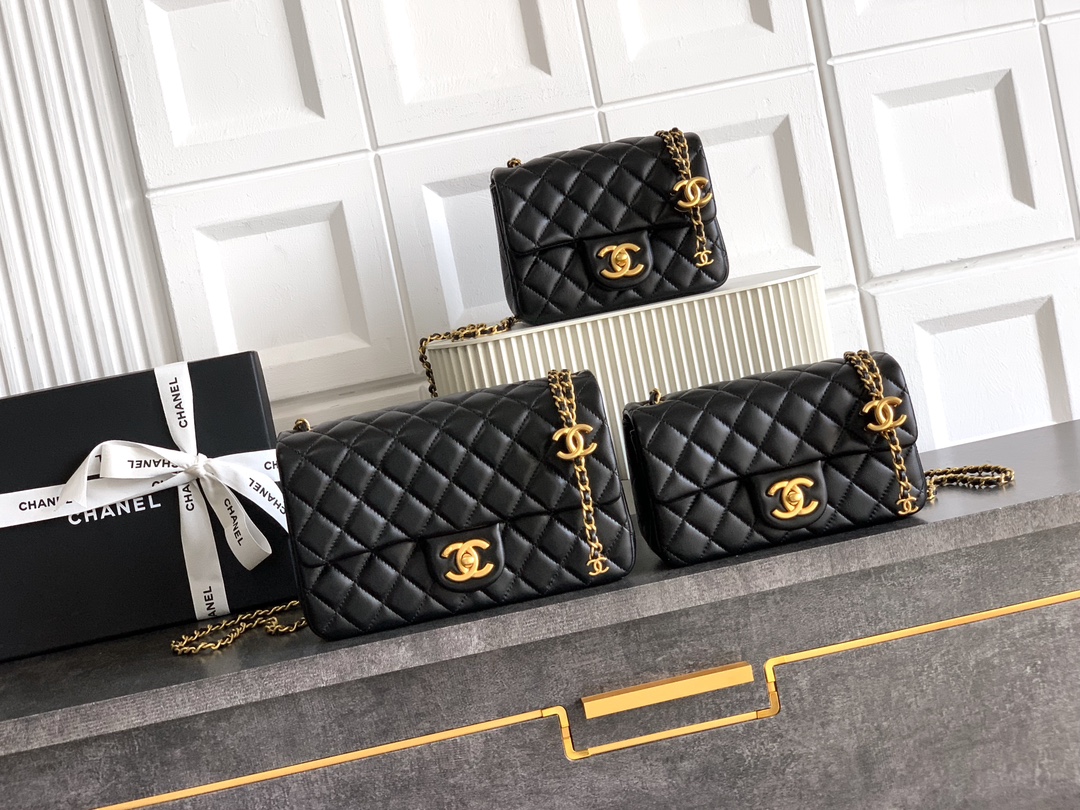 Elegante Chanel Handtas: Tijdloze Stijl, Diverse Maten & Verfijnd Lamsleer