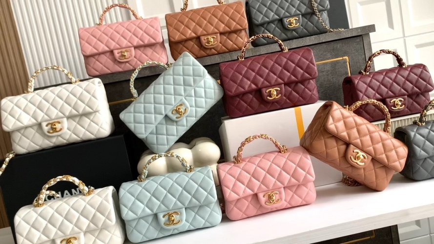 Elegant Flap Bag with Chain Handle, Mini Leather Shoulder Bag for Women 1 Elegant Flap Bag with Chain Handle, Mini Leather Shoulder Bag for Women