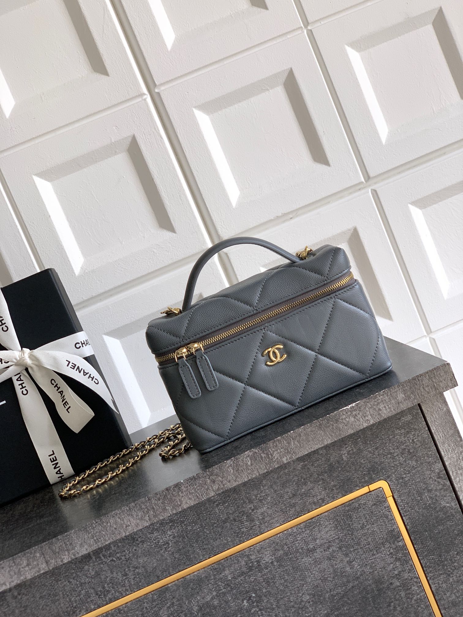 Chanel Gray Leather Vanity Bag with Chain, 17x19.5x5cm