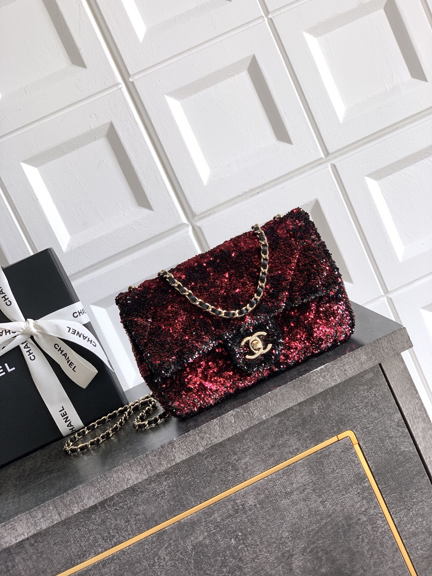 OHANEL 25B Sequin Flap Bag, Red, Black, and Gold Chain - Evening Clutch