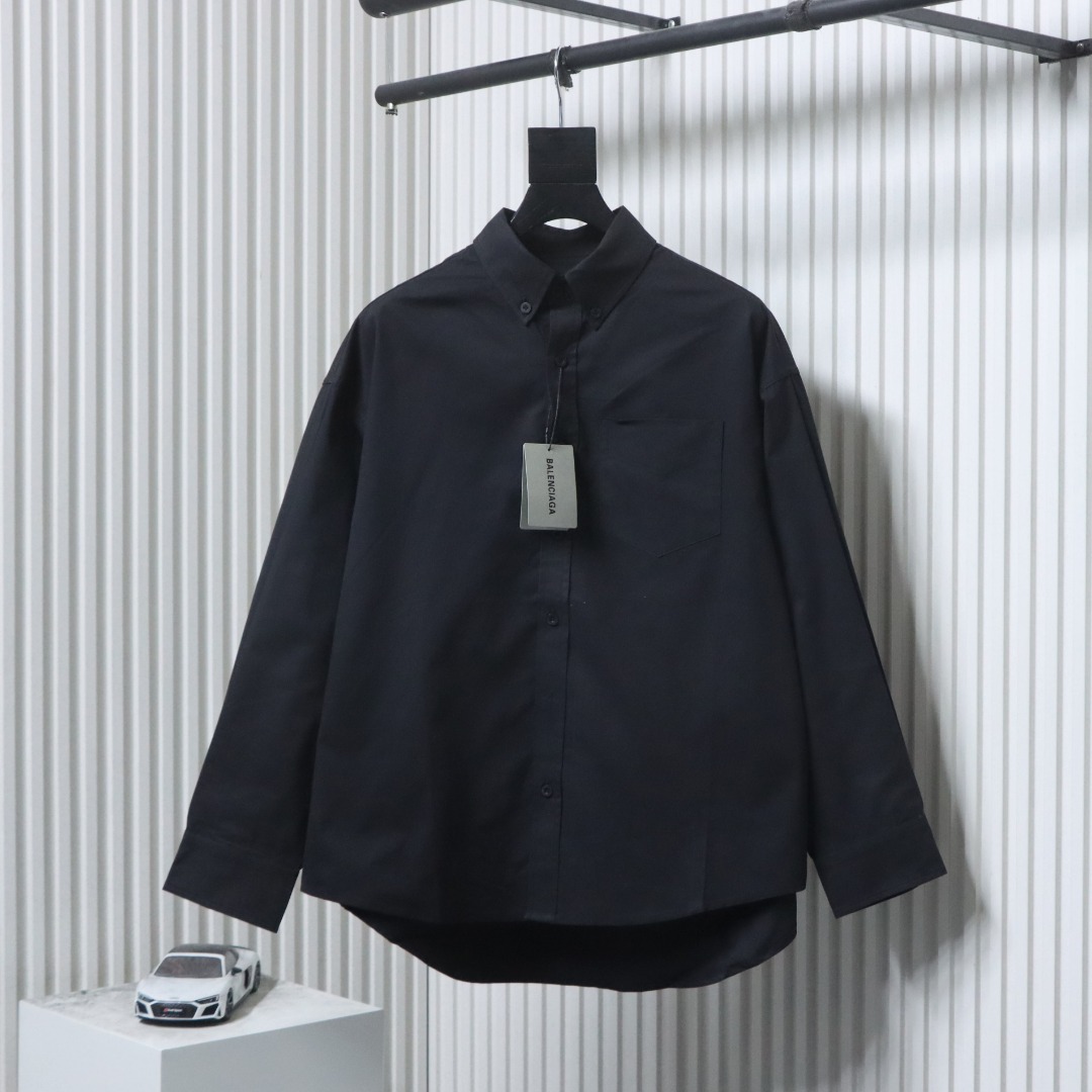 P260 Balenciaga/巴黎世家 经典后背烫钻字母logo长袖衬衫
定制抗皱棉平纹衬衫面料,高温气蹦机压烫,利用热能和压力对布料进行压烫处理,烫朴位均用高温过朴机对布料施加高温和压力,使布料表面平整挺括,面料都经过浇洗,定制闪钻进口珠
Size:XS-L