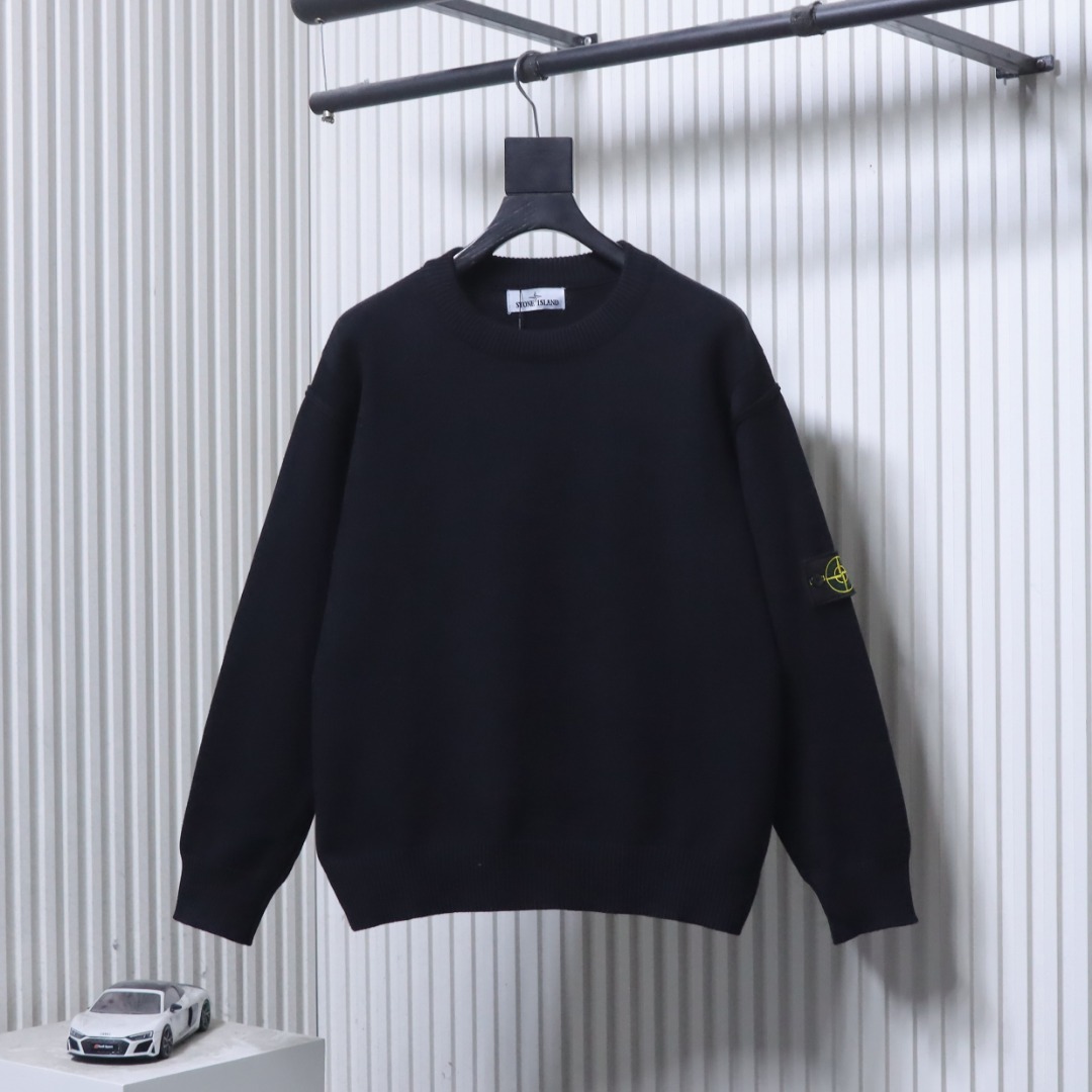 【05270】STONE ISLAND 26FW Crewneck Sweater with Sleeve Badge