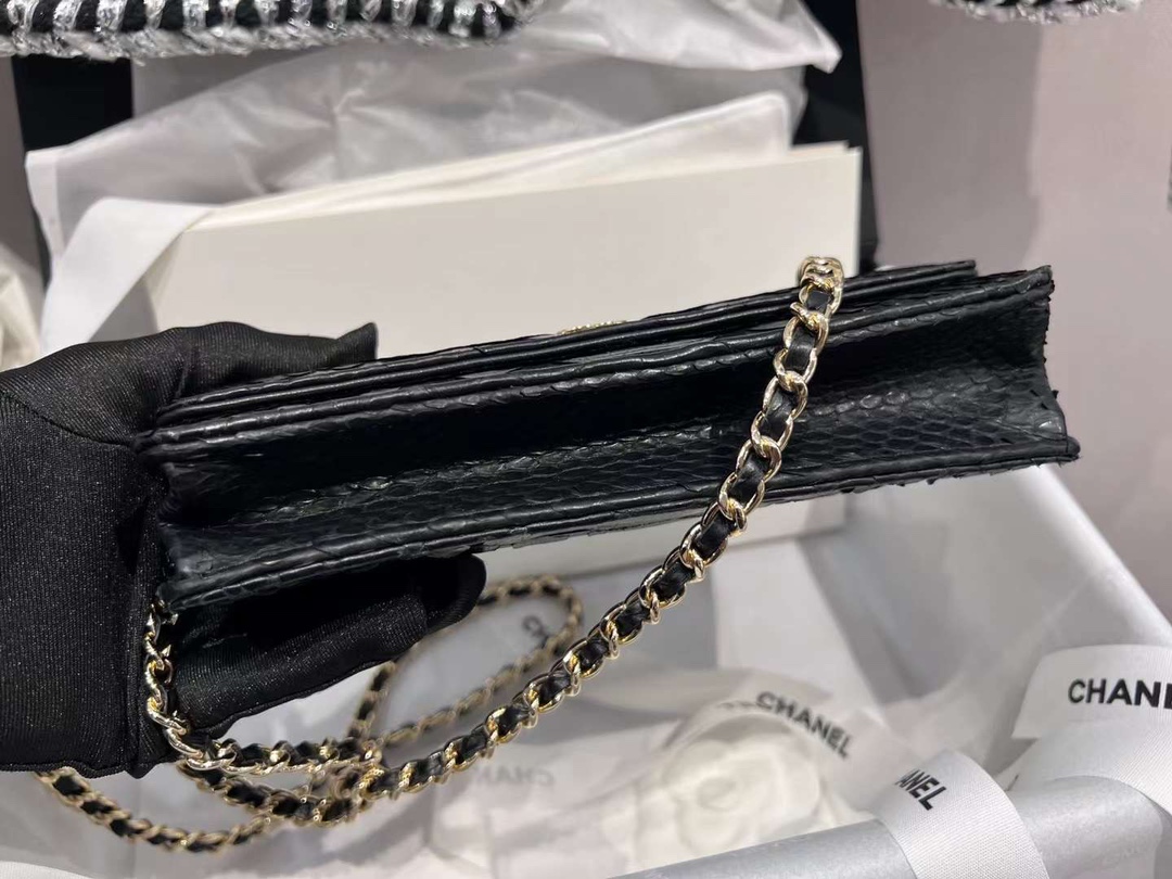 Chanel genuine snakeskin black Woc returns, customized snakeskin, advancedinspection grade