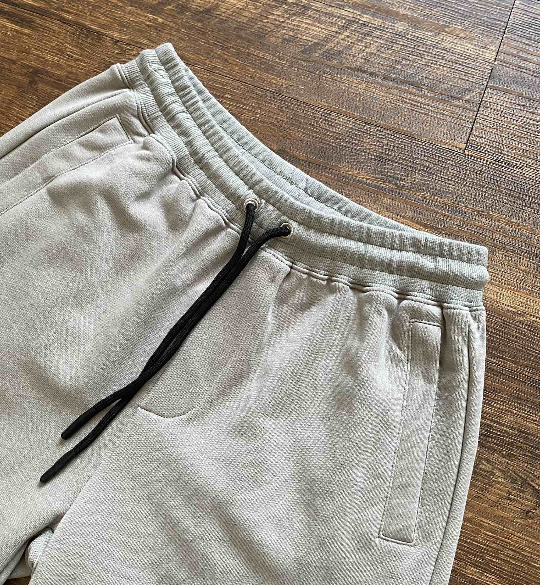 HUGO BOSS Men's Regular-Fit Cotton-Blend Terry Shorts with Logo Patch 3 i1747030558 3212 1