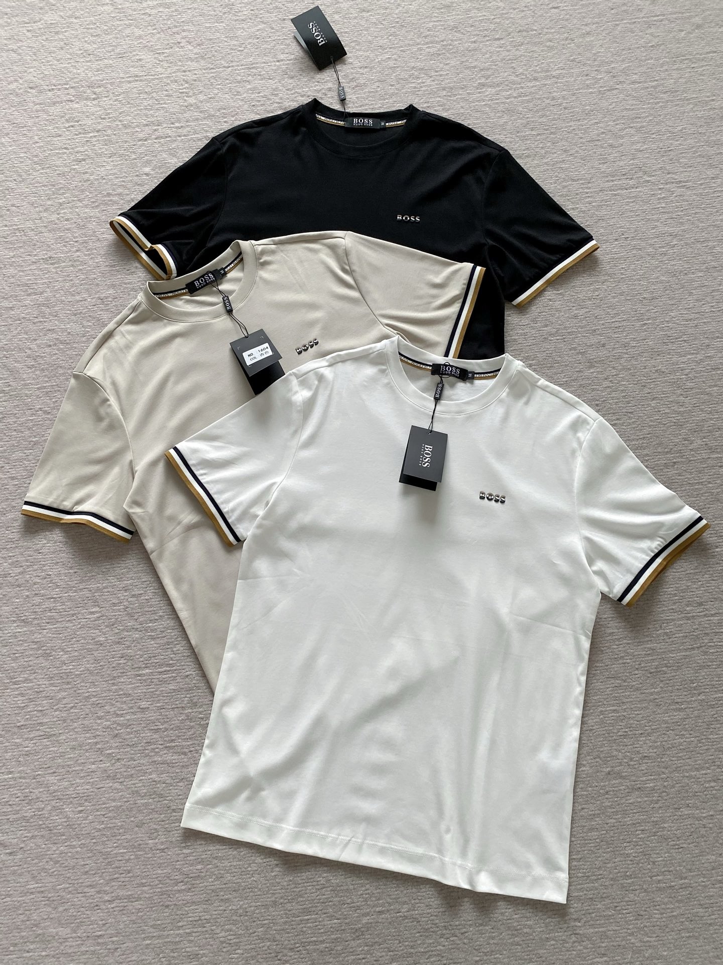 Мужская футболка Hugo Boss с контрастными манжетами
