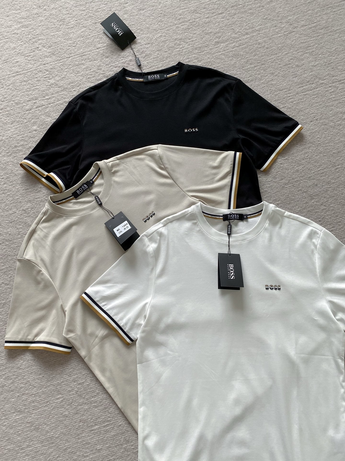 Мужская футболка Hugo Boss с контрастными манжетами