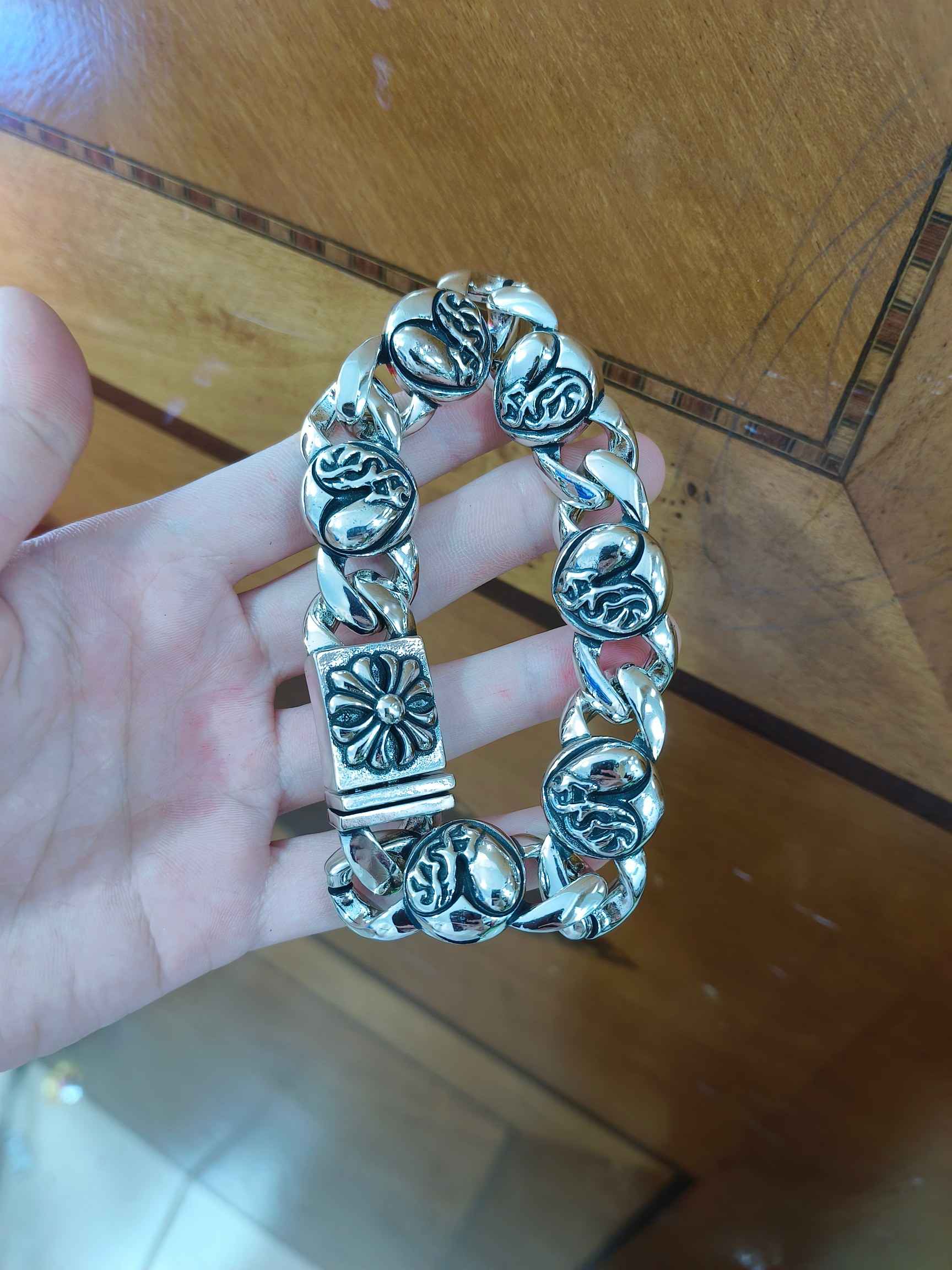 クロムハーツ 新作粗愛心手链