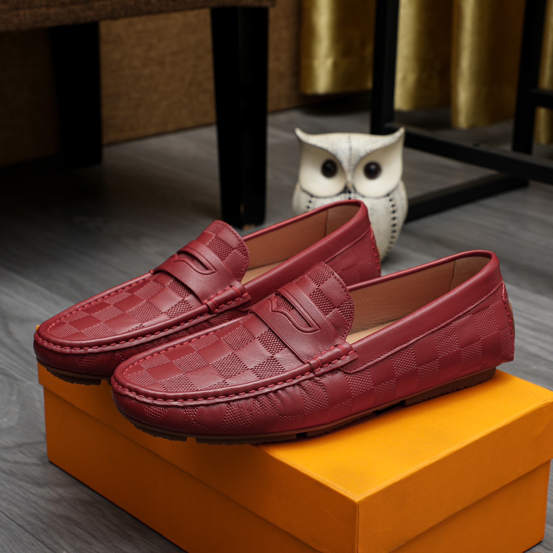 Louis Vuitton Mocassins Homme en Cuir Rouge Damier, Confort et Élégance