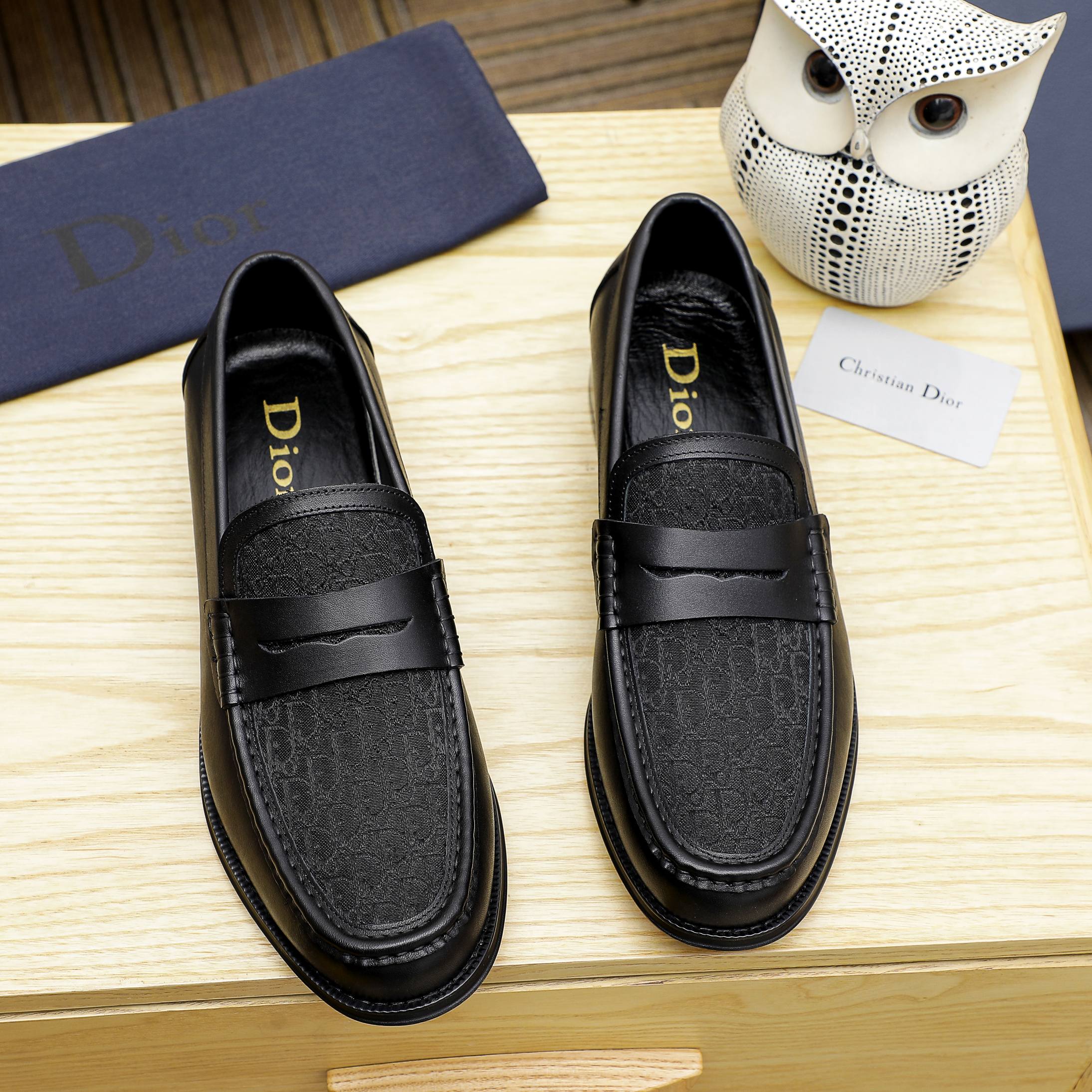 NO:232554,Factory.【Dior】Dior New casual men's shoes for Hong Kong counter are on the market. The official website is 1:1 made. Italian original painted cowhide   water-dyed skin inner lining. Designed by European and American masters. Perfect styling creates the quality of the counter, solid color rubber wear-resistant sole plus a classic dazzling head!  Super versatile, high-end and tasteless, fashionable and novel!  !  Absolute focus!  Black is available!  Number of codes 39-45 (38.46. Custom made), loafers, dior, dior, loafers, cowhide19860909工厂.【Dior】迪奥 香港专柜新款休闲男鞋上市 官网1:1制作 意大利原版漆面牛皮 水染皮内里 欧美大师设计 完美造型打造专柜品质,纯色橡胶耐磨大底加经典炫头！超级百搭,高档不失品味,时尚、新颖！！绝对的焦点！黑色可选！码数39-45（38.46.定做）,乐福鞋,dior,dior,loafers,cowhide,Women's Shoes