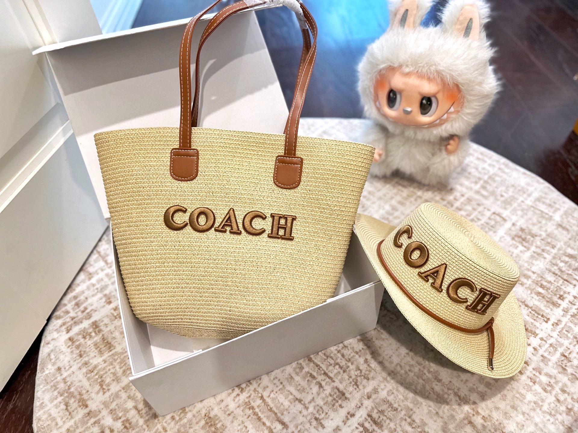 Un conjunto [sombrero + bolso] sin caja, Coach bolso de paja de moda, aunque hay miles de bolsos y sombreros bonitos, p…