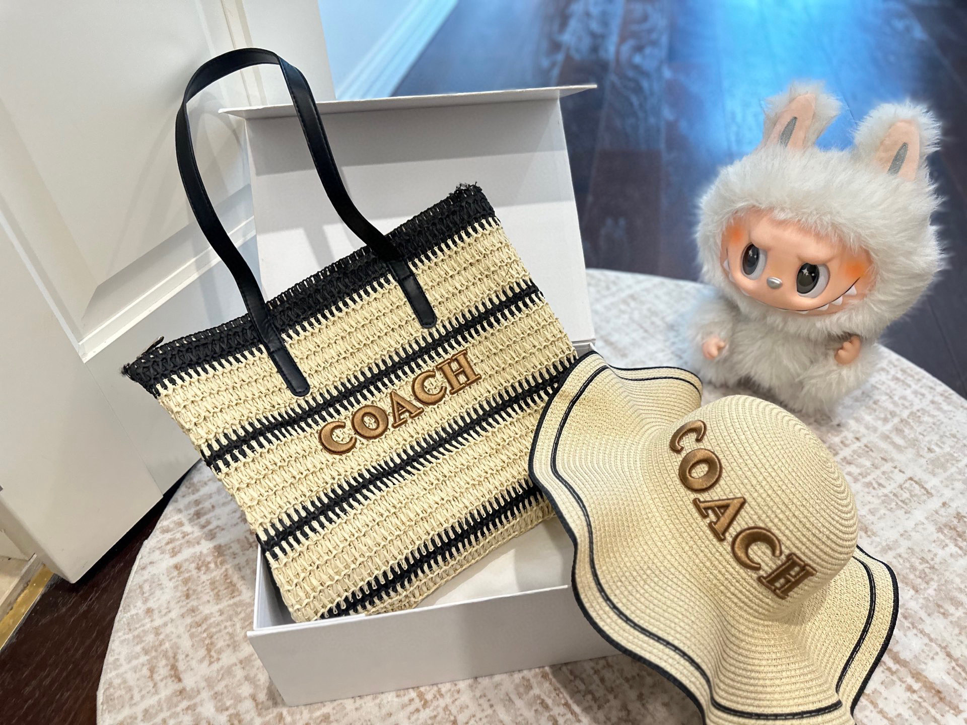 Un conjunto [sombrero + bolso] sin caja, Coach bolso de paja de moda, aunque hay miles de bolsos y sombreros …