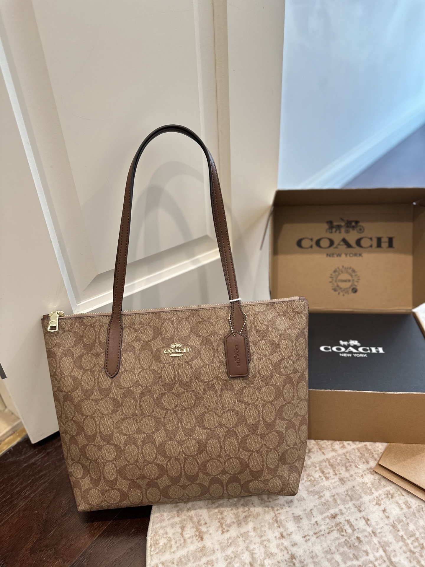 Top original, empaque de caja de avión de la web oficial, Coach nuevo producto Fiona Zip Tote 30 Coach nuevo producto F…