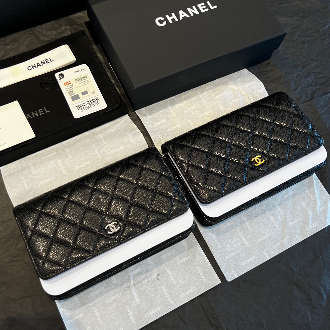 💰220 官网双盒包装
CHANEL 香奈儿新款发财包 入门级小挎包 香奈儿woc新款发财包 可斜挎单肩 链条可收入包内作为手包使用上身后超显大气, 别看小小的 这个很能装哦 小巧实用 人手必备 上身效果超好 尺寸: 19.12