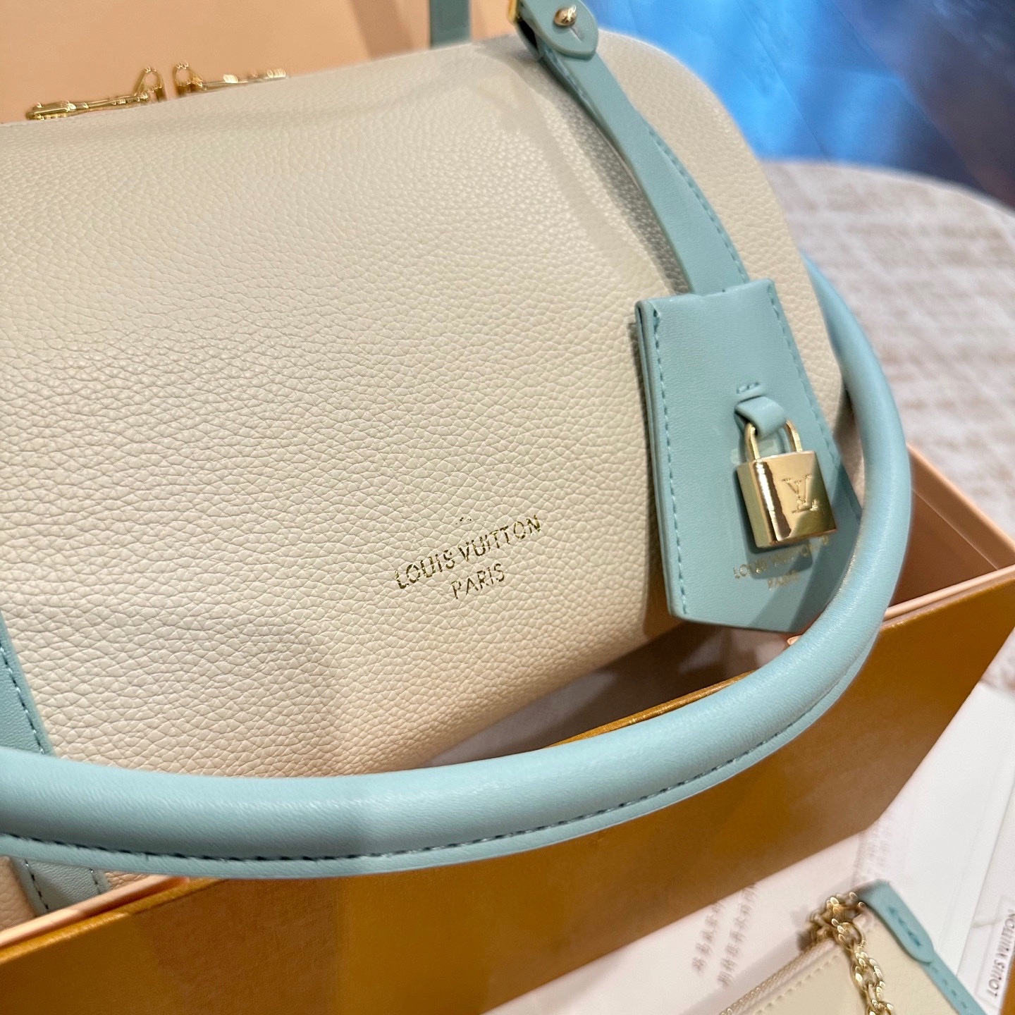 💰370  官网双盒包装
lv s💰eedy25trunk 枕头包
精致美丽 高级优雅
很好驾驭，不挑衣服，不挑季节
size：25cm