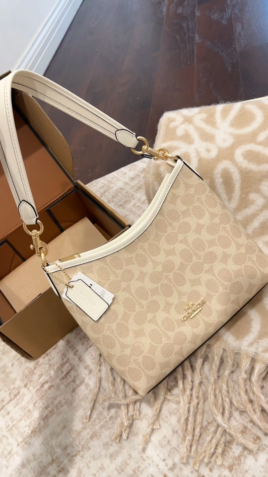 COACH | Nuevo bolso Lauren Shoulder Bag talla pequeña en color blanco vainilla