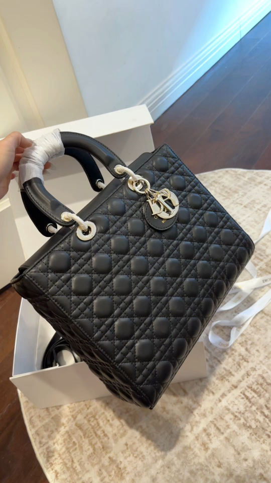 _duz9sqNCAZ9c_DXClHBgq5lJc3yNo4jlayqCD6w