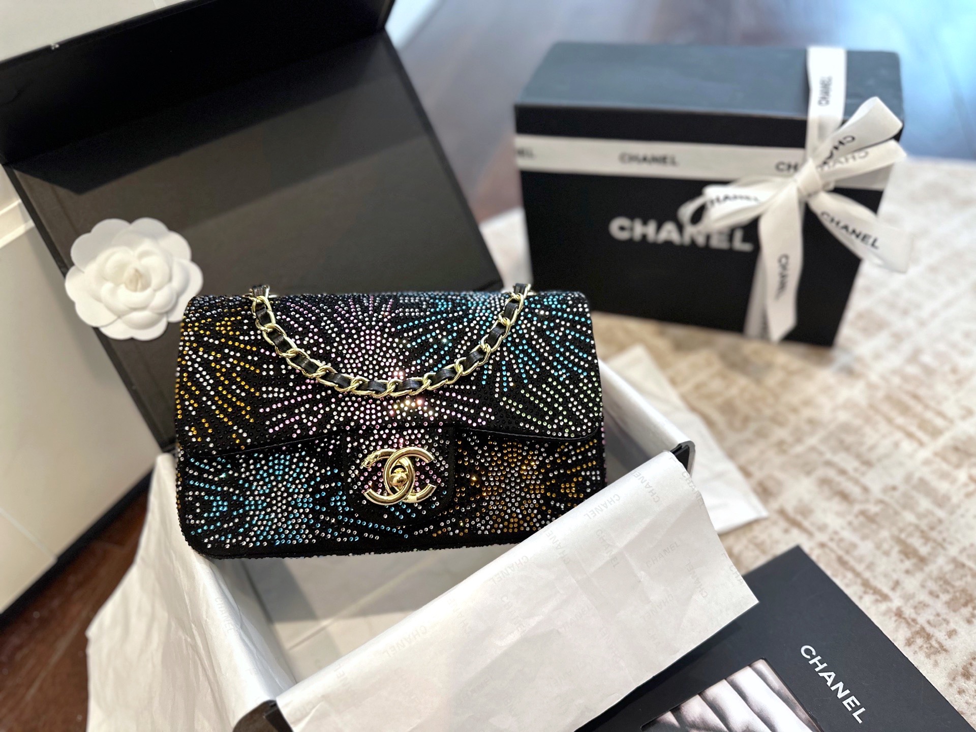 P240 | Folding Gift Box Packaging | New Cf Full Diamond Chain | Chanel Chanel Chain Bag Can Be Worn Crossbody On One Shoulder, Super Elegant When Worn On The Upper Body, Compact And Practical, Super Versatile Essential Item, Size 23cm