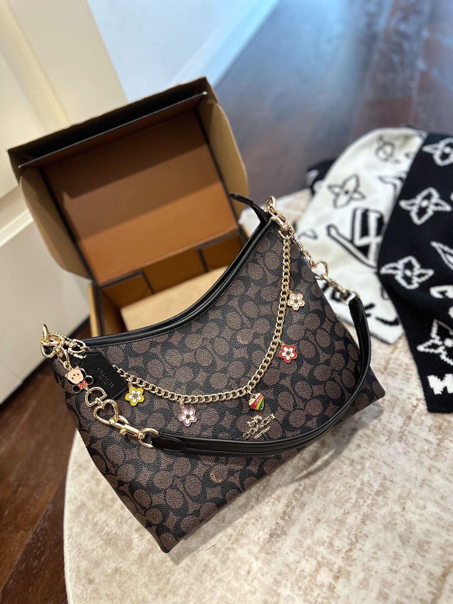 P263 Official Website Aircraft Case Packaging | Delivery Of New Chain Pendants | Coach Laurel Hobo Bag Pure | Extra Large Capacity, Top-notch Style And Workmanship | Two Shoulder Straps, Both Armpits And Crossbody 🉑 | Size 28.25cm