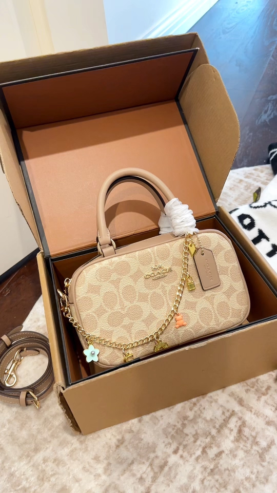 Bolso de bolos Coach satchel color té con leche ¡Ya disponible! ¡Vintage y adorable! ¡Con un toque miu!