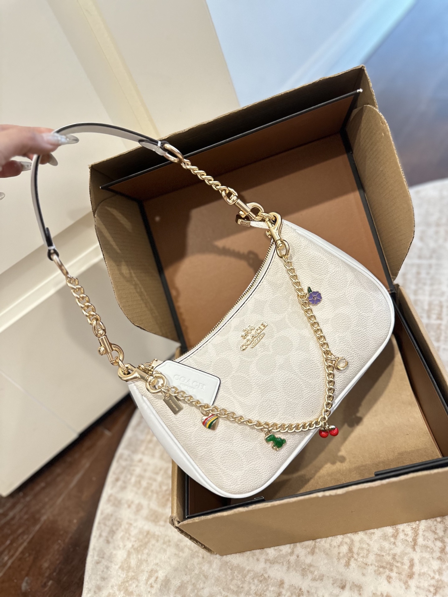 P263 Official Website Airplane Box Packaging | Coach Counter New Swinger Bag Shoulder Armpit Bag Crossbody Bag Coach Crescent Bag Mahjong Bag, Ykk Hardware With Exquisite Fabrics, Perfect Workmanship And Versatile Artifact | Long And Short Two Shoulder Straps Counter | Size 20 13cm