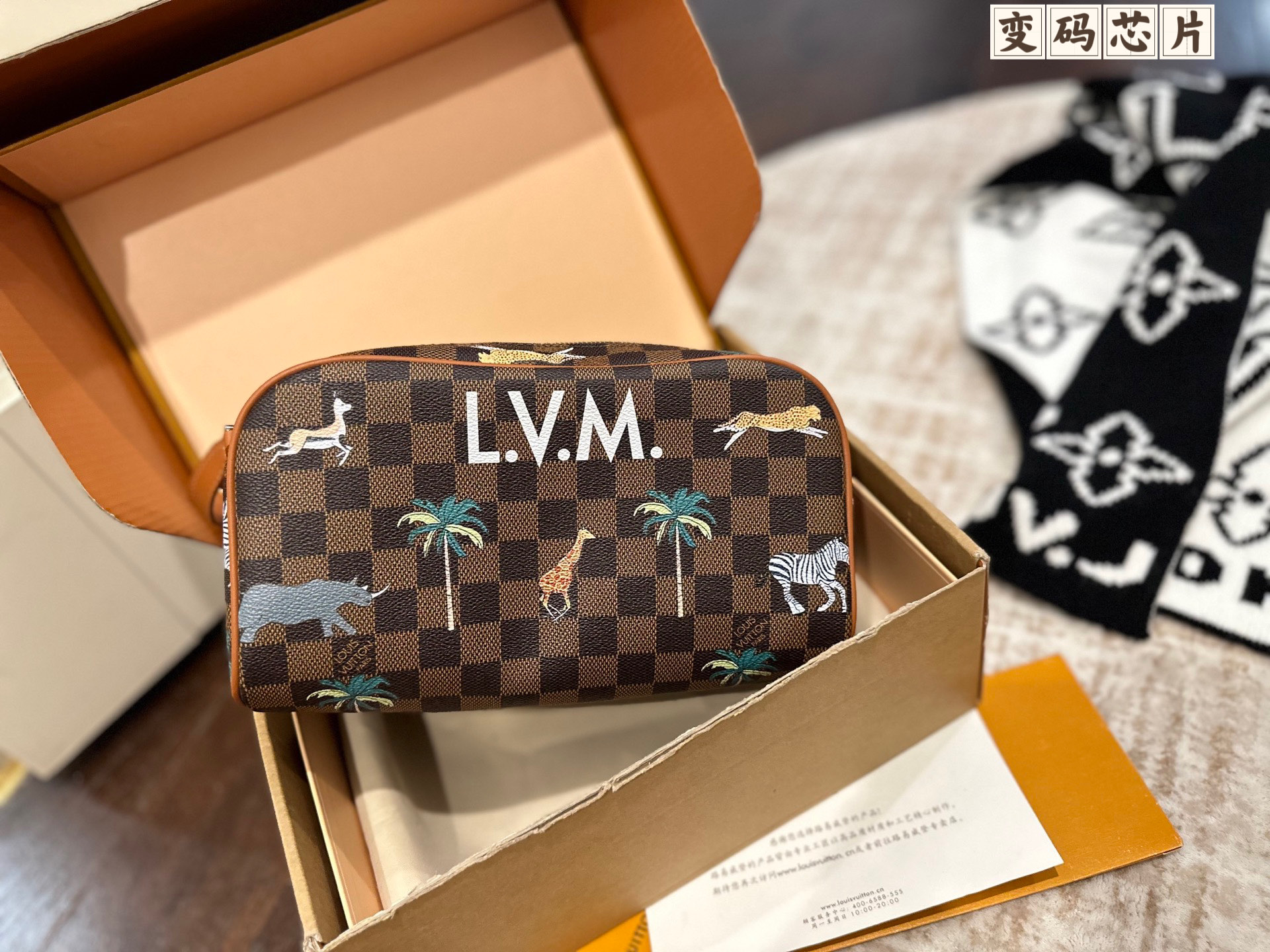 ￼ P195 Airplane Box Packaging | Size: 26 15cm | Lv New Cosmetic Bag Clutch Bag For Men And Women | Toiletry Bag | Leather Lining