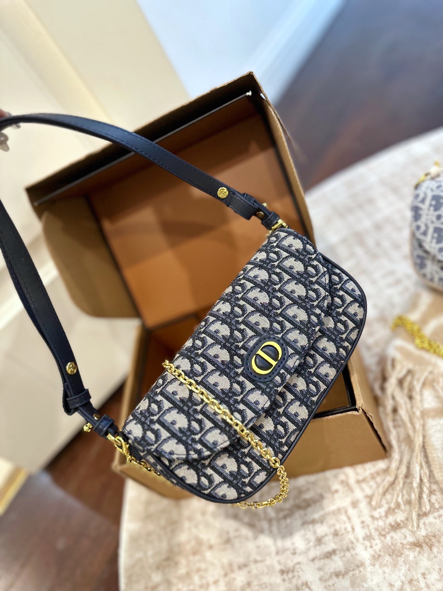 _d9f9sxr6xuUbRHJt_qmJY6C4MFv_83-GmluKLtA