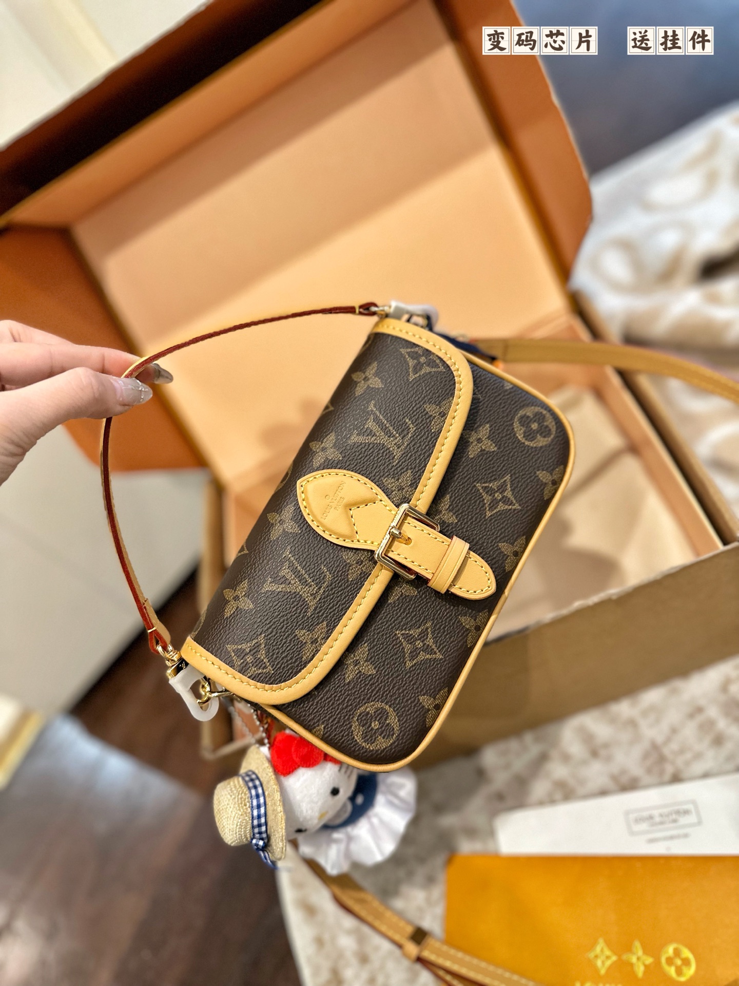 Changing Code Chip P218 Free Pendant Official Website Double Box Packaging | Lv New Size Baguette Messenger Bag Flip Handbag, Internet Celebrity Hot Style This Messenger Bag Is So Flavorful, The Essence Of The Strong Retro Style Is Fully Reflected. The Crisp And Crisp Lines And Rich Classic Design Details Highlight The Unique Charm: A Fashionable And Practical Urban Handbag | Size: 20cm