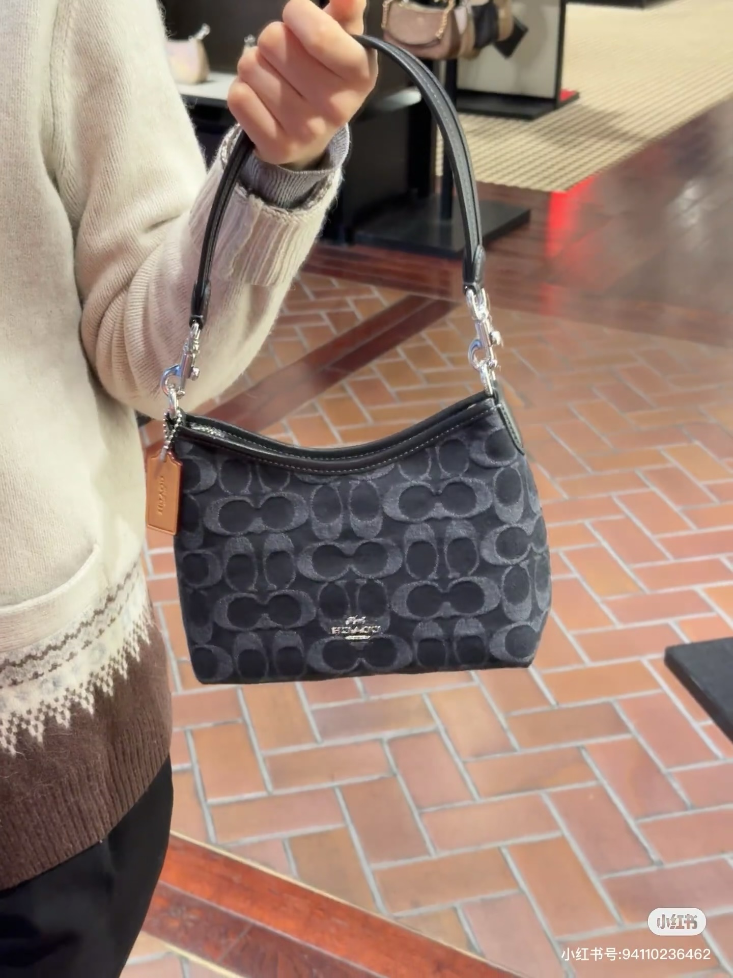 _dmD9sNvMEu16m0h3fKVcw9tINMlIKiq2vSDX0wA