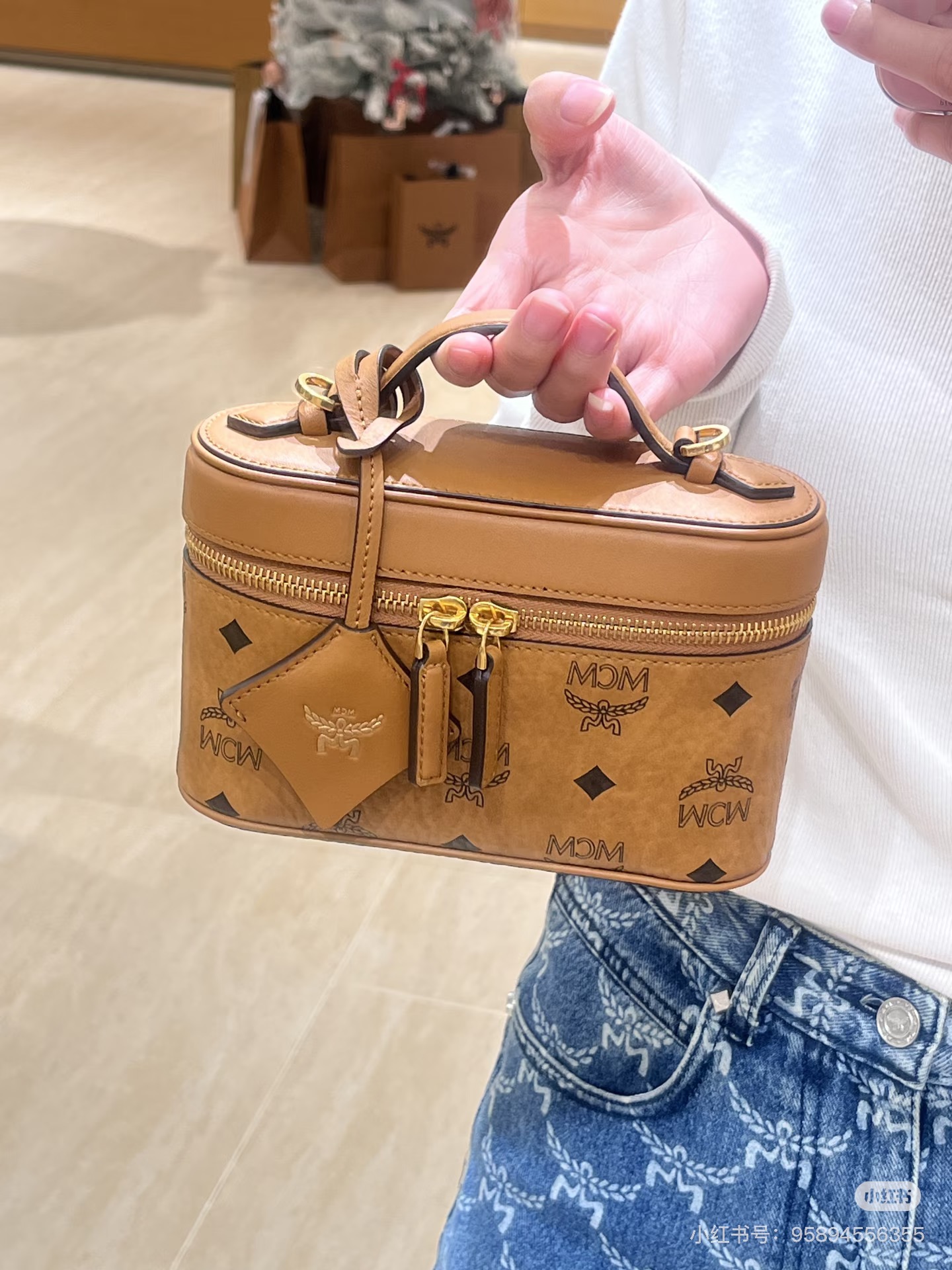 MCM I nuevo bolso de caja, súper lindo y súper versátil nuevo bolso pequeño aquí ~ parece pequeño, pero la capacidad pa…