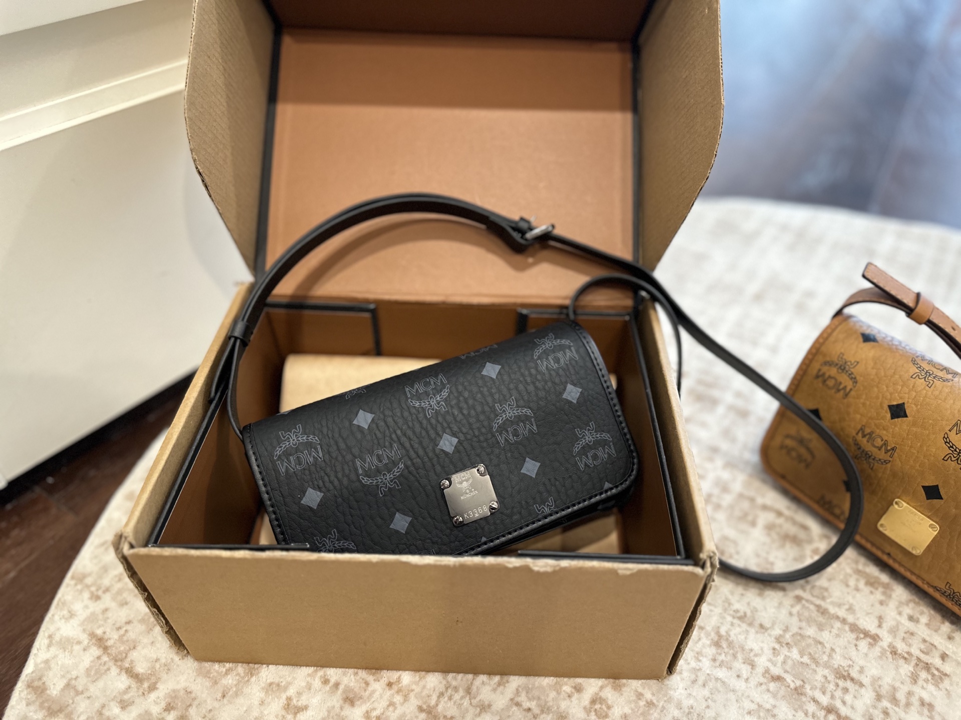 p160 caja de regalo MCM26 nuevo bolso bandolera pequeño aquí, sal a comprar y llévalo, simple y elegante, colgado en di…