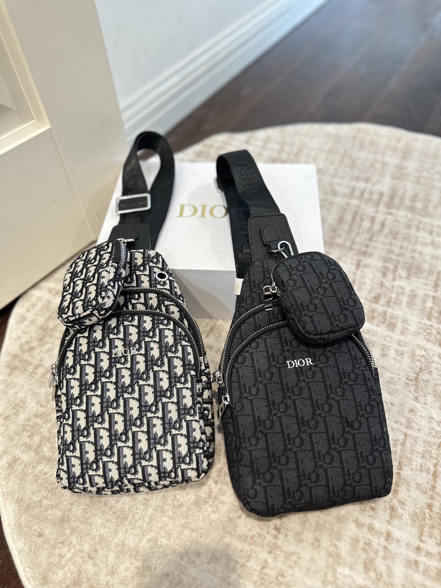 P195 | Folding Gift Box Packaging | Size: 16×25 | Dior's New Rider Presbyopic Chest Bag And Crossbody Bag | Super Good Texture, Moderate Size And Easy To Take Care Of | Classic Dior Style Blends Into Modern Design, | Very Practical, Very Fashionable To Wear With You