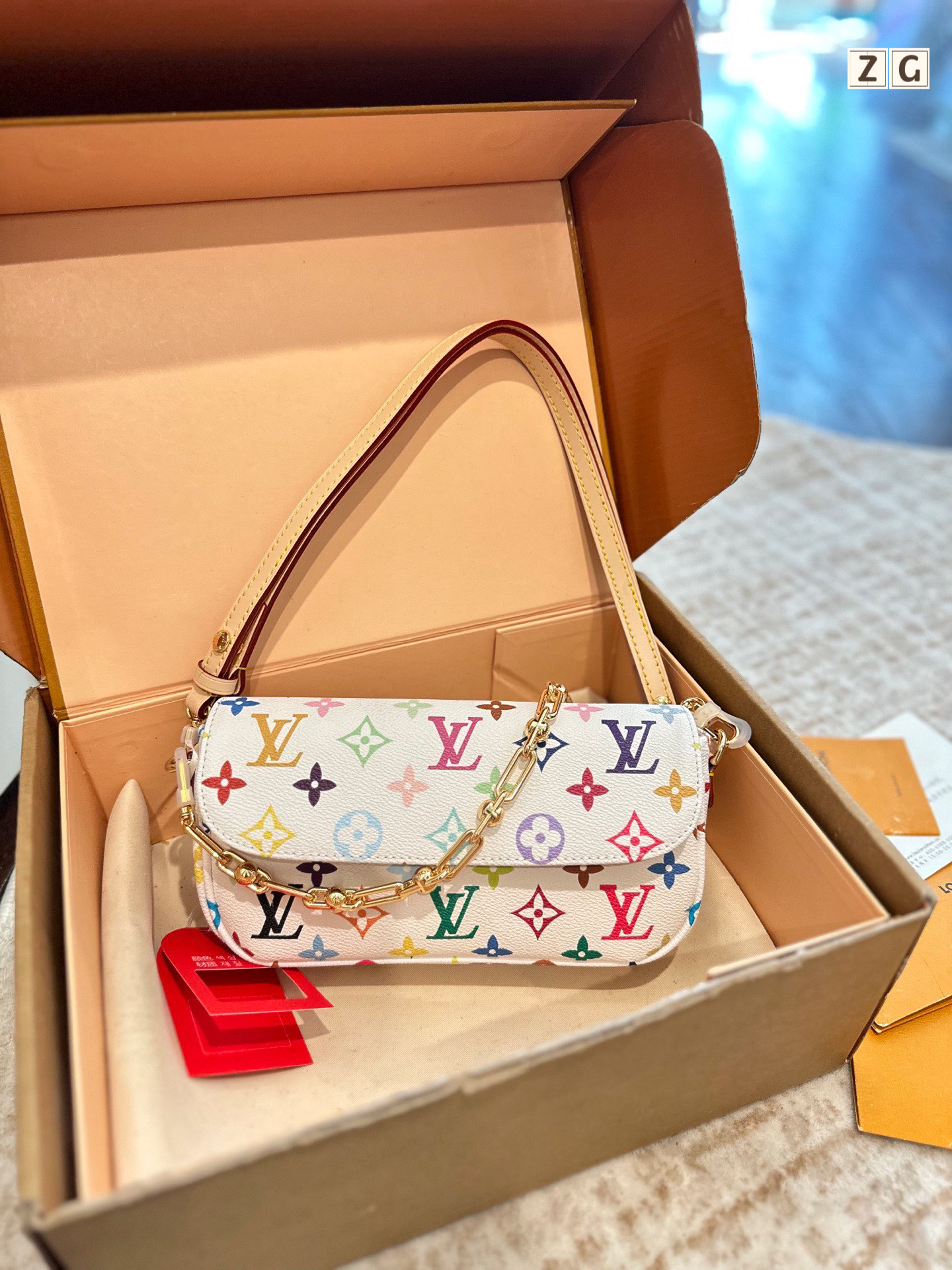 官网双盒包装 尺寸22 13cm 2026新款 白三彩LV/路易威登 WALLET ON CHAIN IVY腋下包 麻将包