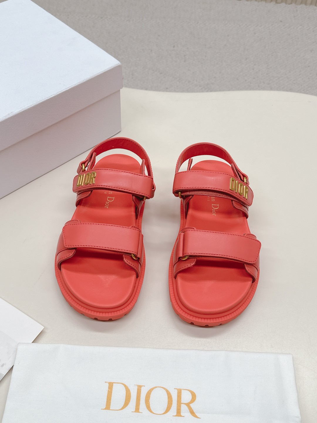 NO:261139,DIOR Classic Sandals This mixed-bred sheepskin DiorAct sandals are stylish. They are made of extra light and comfortable leather with an insole that fits the foot. The upper strips are made of Velcro and are decorated with gold-finished metal 