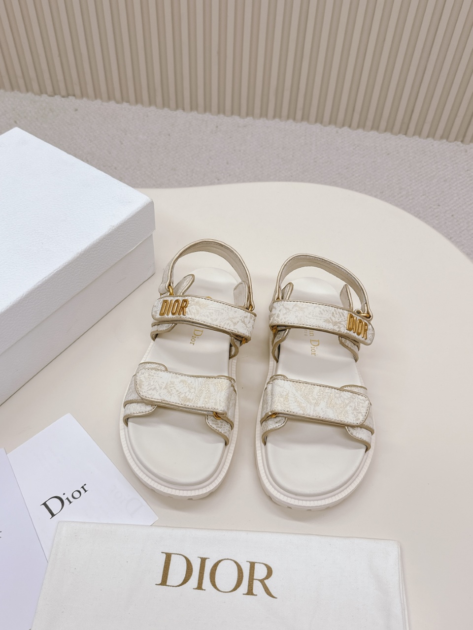 NO:261135,High-end electric embroidery DIOR latest sandals This mixed sheepskin DiorAct sandals are stylish. They are made of extra light and comfortable leather with an insole that fits the foot. The upper strip is made of Velcro and is decorated with a gold-faced metal 