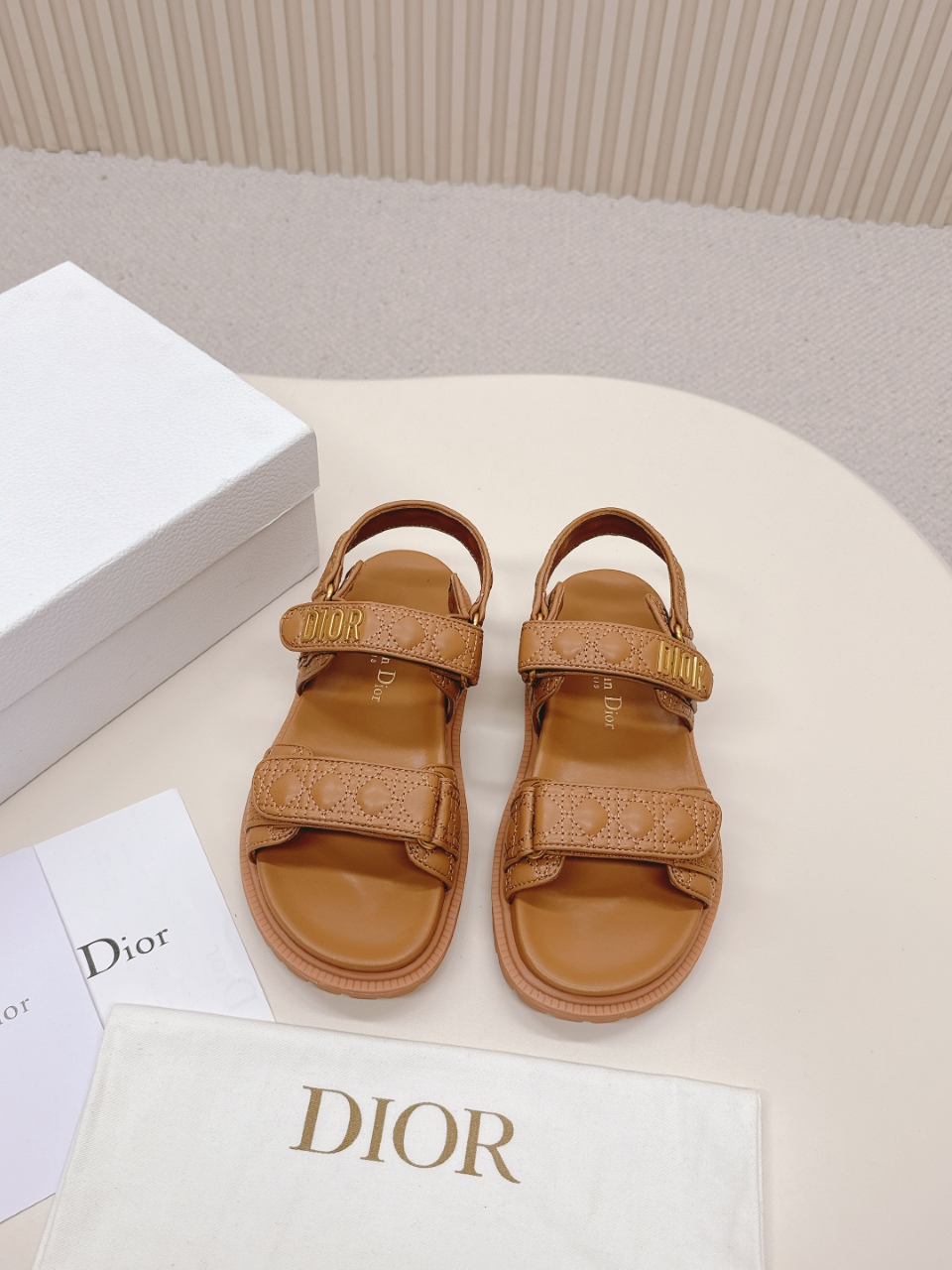NO:261152,High-end electric embroidery DIOR latest sandals This mixed sheepskin DiorAct sandals are stylish. They are made of extra light and comfortable leather with an insole that fits the foot. The upper strip is made of Velcro and is decorated with a gold-faced metal 