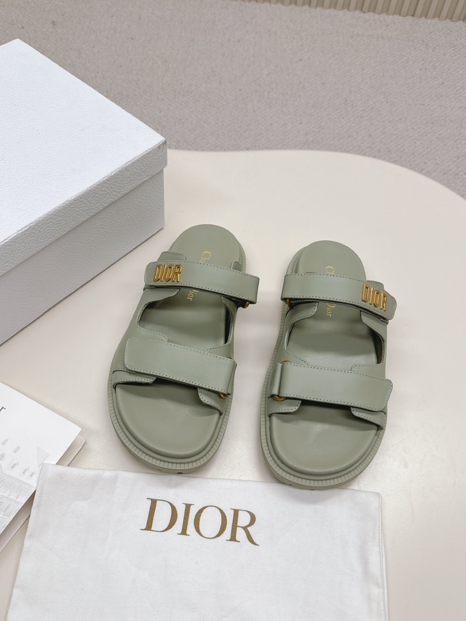 NO:261167,Hot Price DIOR Classic Sandals This mixed-bred sheepskin DiorAct sandals are stylish in style. They are made of extra light and comfortable leather with an insole that fits the foot. The upper strip is made of Velcro and is decorated with a gold-finished metal 