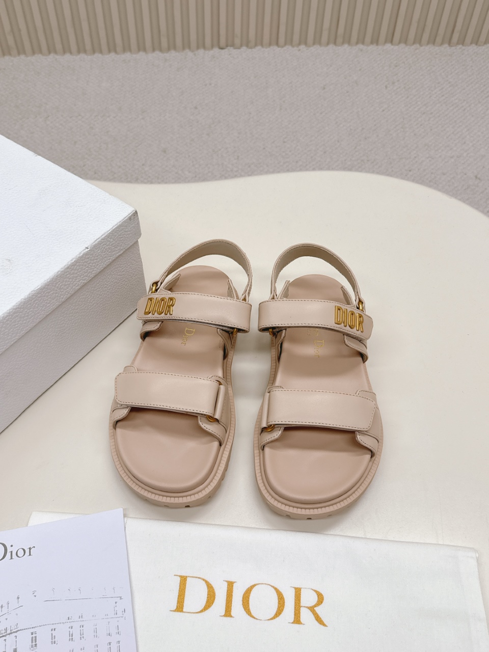 NO:261154,. (Pink Apricot) DIOR Classic Sandals This mixed-bred sheepskin DiorAct sandals are stylish in style. They are made of extra light and comfortable leather with an insole that fits the foot. The upper strips are velcro and are decorated with gold-finished metal 