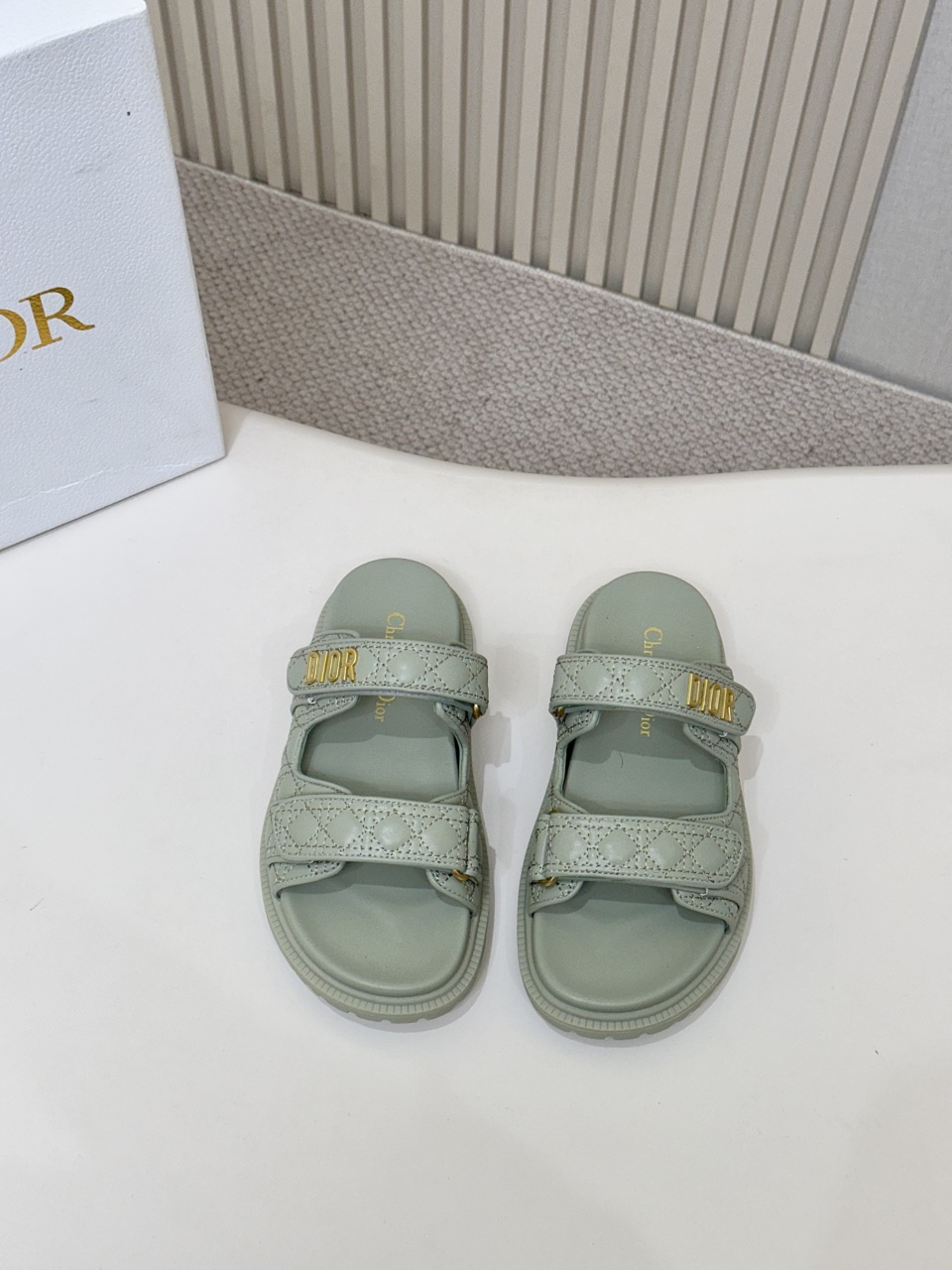 NO:261113,Hot selling price Light green electric embroidery DIOR classic sandals This mixed-bred sheepskin DiorAct sandals are stylish in style. They are made of extra light and comfortable leather with an insole that fits the foot. The upper strip is made of Velcro and is decorated with a gold-finished metal 