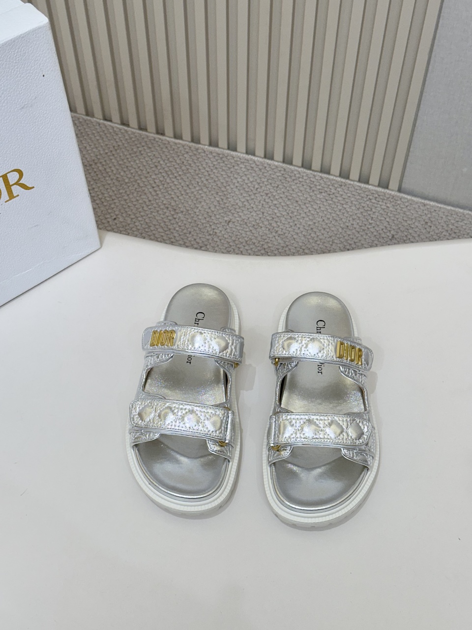 NO:261109,Hot Price Silver Electric Embroidery DIOR Classic Sandals This mixed-bred sheepskin DiorAct sandals are stylish. They are made of extra light and comfortable leather with an insole that fits the foot. The upper strip is made of Velcro and is decorated with a gold-finished metal 