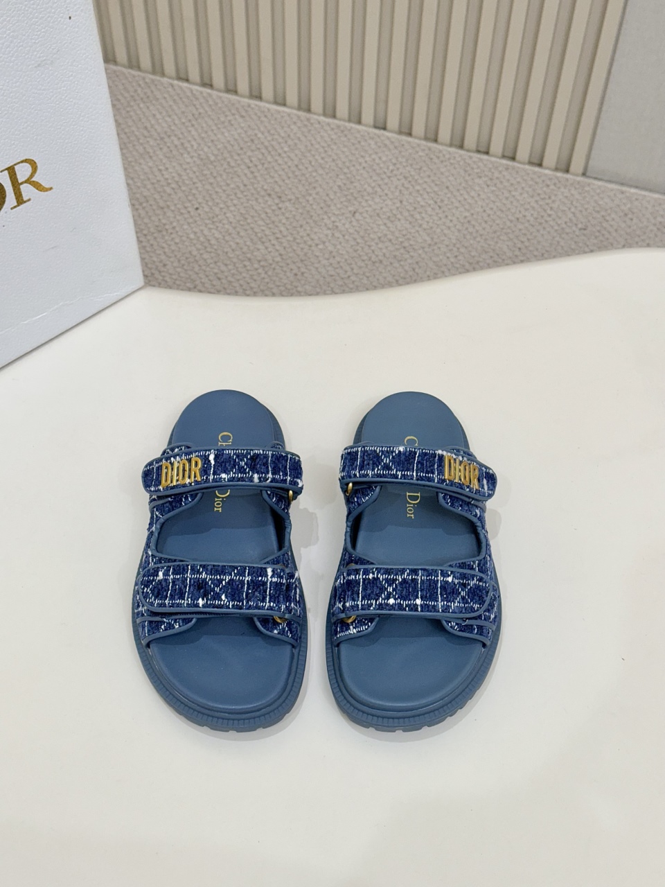 NO:261116,Hot selling price Dark blue and white DIOR classic sandals This mixed sheepskin DiorAct sandals are stylish in style. They are made of extra light and comfortable leather with an insole that fits the foot. The upper strip is made of Velcro and is decorated with a gold-faced metal 