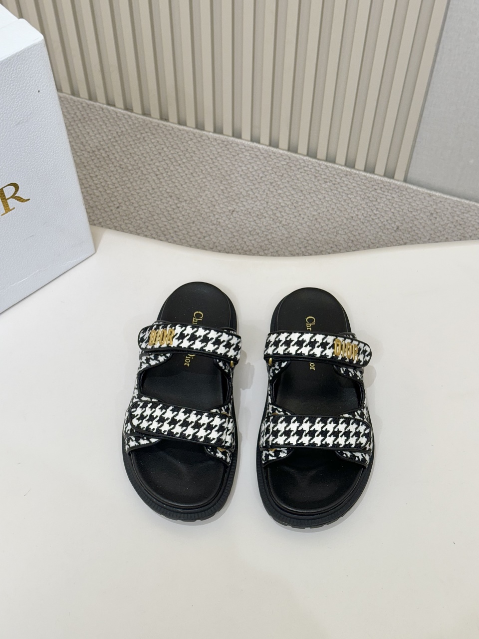 NO:261117,Hot-selling Houndstooth DIOR classic sandals This mixed-bred sheepskin DiorAct sandals are stylish. They are made of extra light and comfortable leather with an insole that fits the foot. The upper strips are velcro and decorated with gold-finished metal 