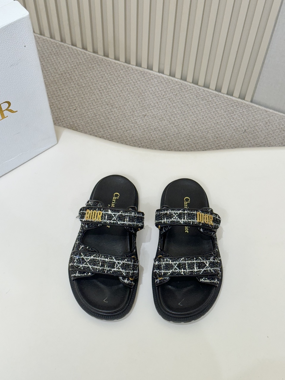 NO:261119,Hot Price Black and White Grid DIOR Classic Sandals This mixed-bred sheepskin DiorAct sandals are stylish. They are made of extra light and comfortable leather with an insole that fits the foot. The upper strip is made of Velcro and is decorated with a gold-finished metal 