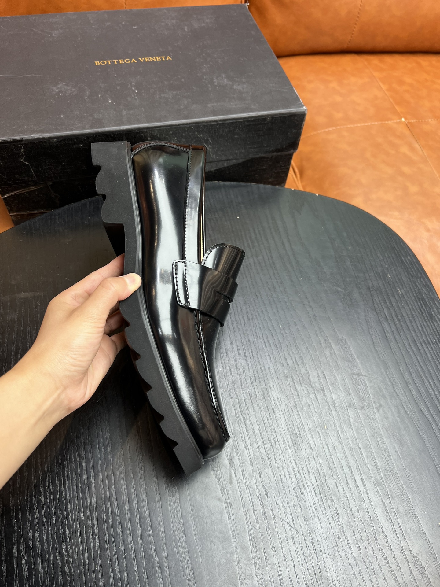Los mocasines casuales para hombre Bottega Venvet*(BV) combinan un estilo de calzado clásico con un estilo icónico. Par…