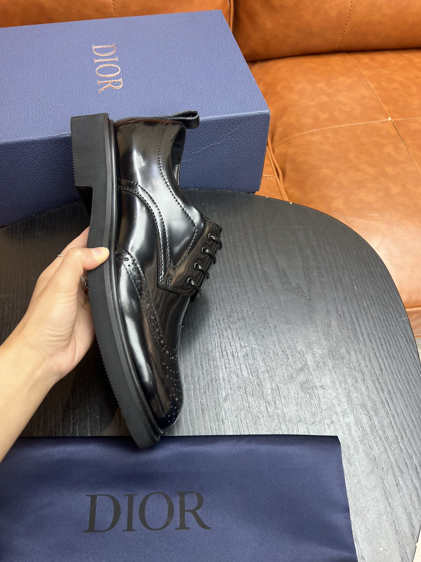 Los zapatos de piel para hombre Dior 2022 Explorer combinan estilos de zapatos clásicos con un estilo icónico. Parte su…