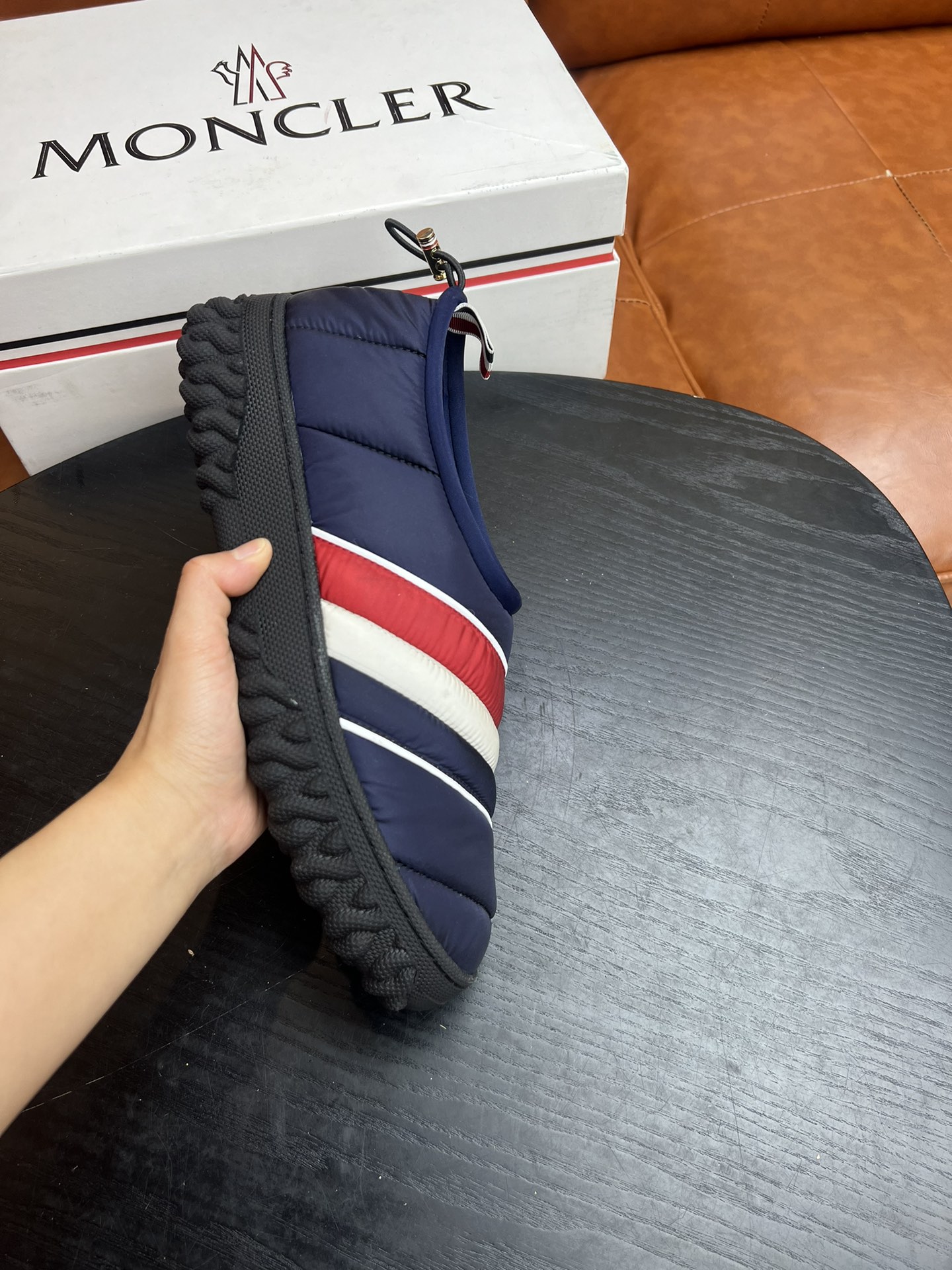 Calzado deportivo de hombre Solid Moncler, zapatillas sin cordones con costuras icónicas a cuadros. Estas zap…